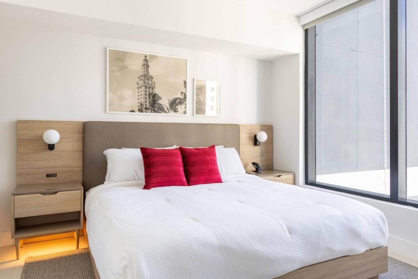 Apartment At Front Of Kaseya Center Downtown